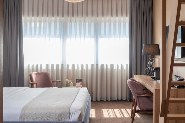 Room 29 of 77