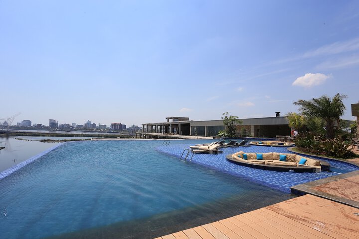 Pool Hotel