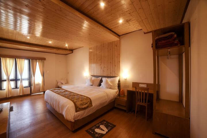 Room 7 of 32