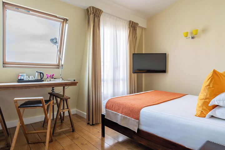 Room 30 of 63