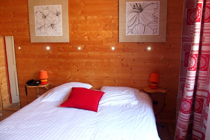 Room 3 of 10