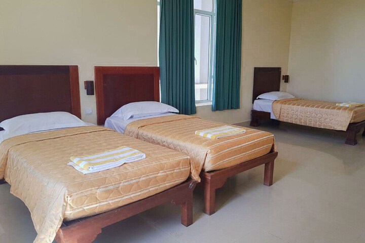 Room 5 of 12