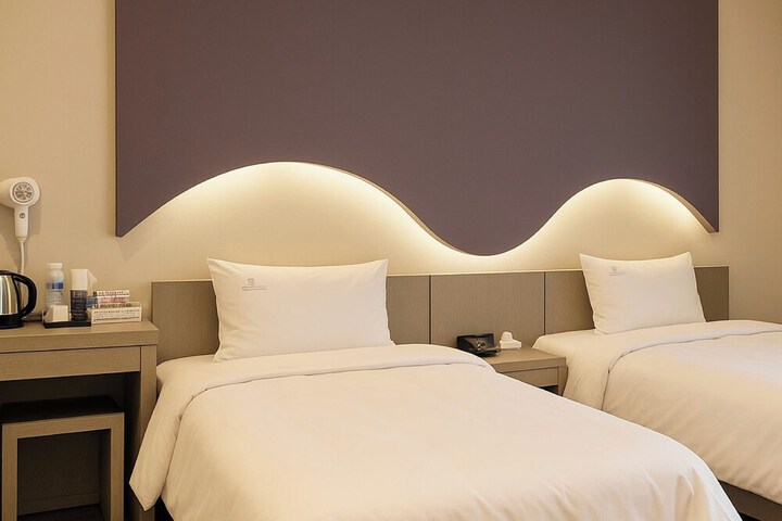 Room 43 of 85