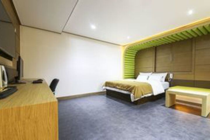 Room 2 of 7