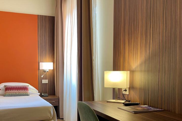 Room 14 of 74