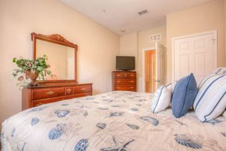 Room 6 of 8