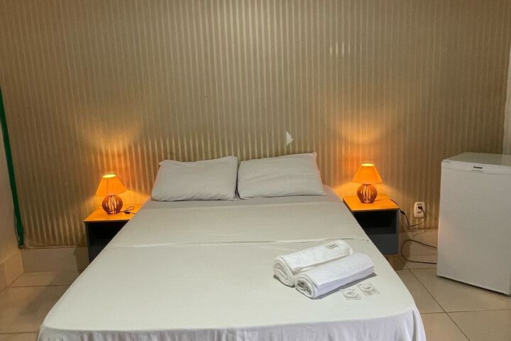 Room 10 of 14