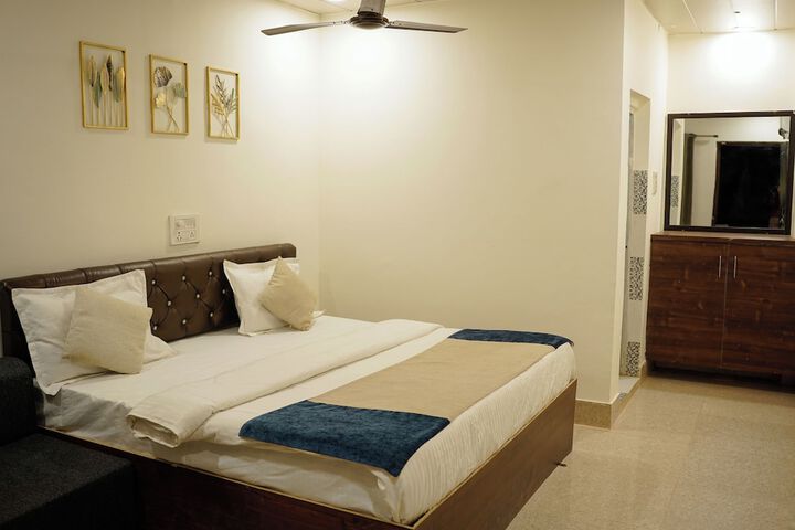 Room 2 of 47