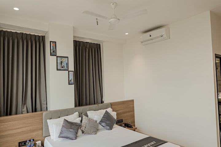 Room 27 of 37