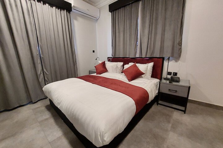 Room 33 of 60