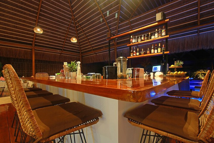 Lounge 135 of 145
