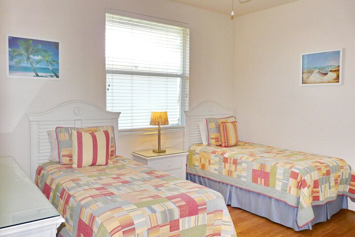 Room 6 of 24