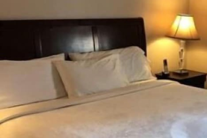 Deluxe King Bed (27 of 41)