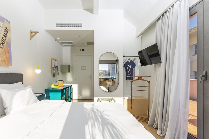 Room 38 of 143