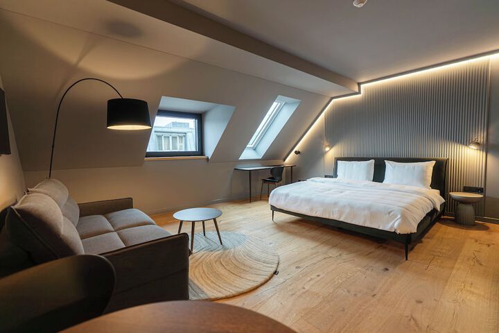 Room 5 of 20