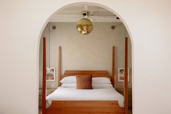 Room 5 of 20