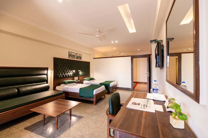 Room 30 of 98