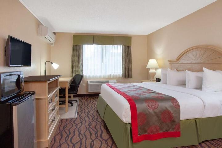Room 7 of 12