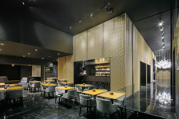 Lounge 43 of 48