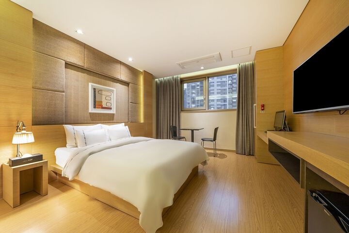 Room 3 of 21