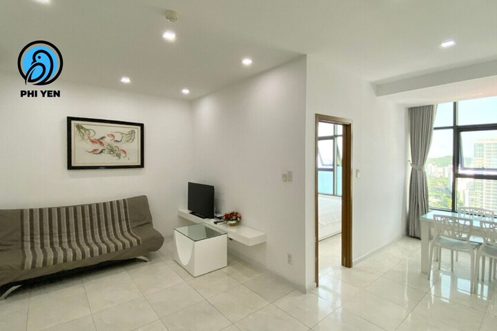 Room 10 of 32