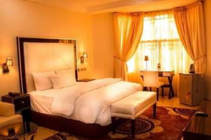Room 3 of 10