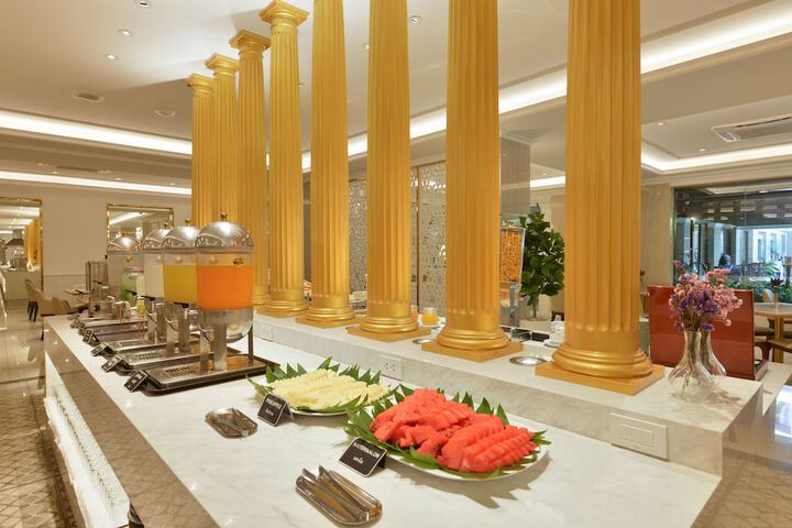 Dining 83 of 101