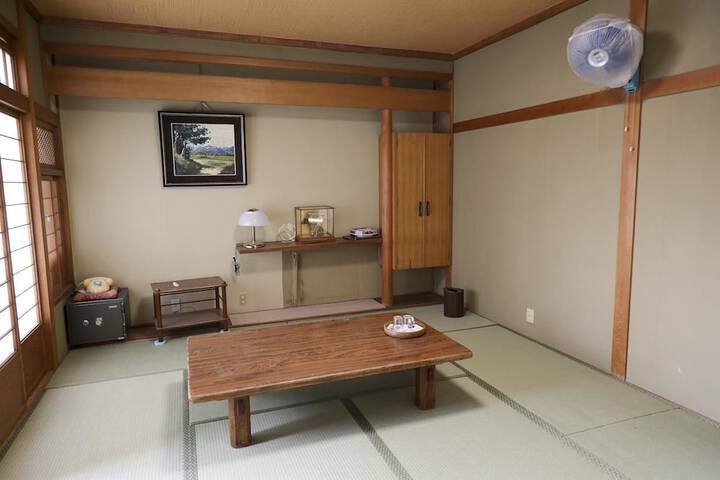 Room 16 of 40