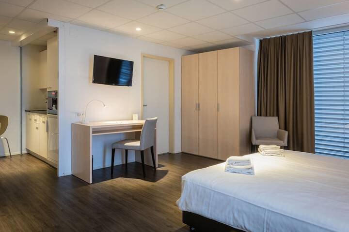 Room 30 of 66
