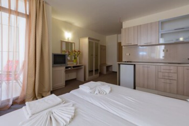 Room 8 of 19