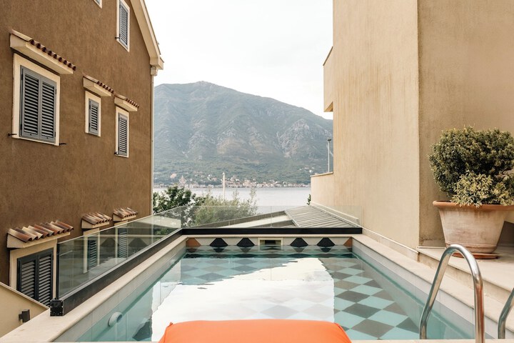 Pool 34 of 67