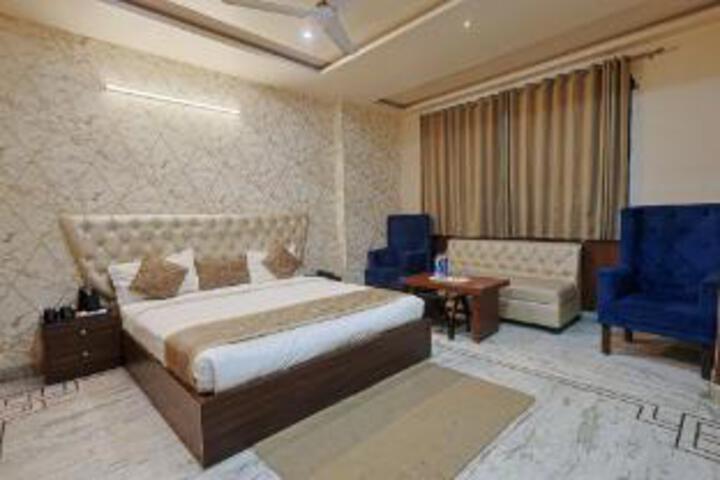 Room 2 of 20