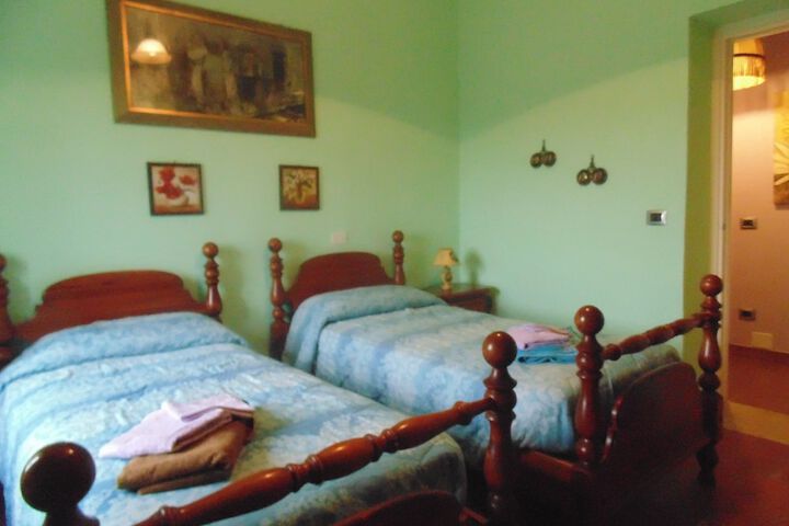 Room 16 of 18