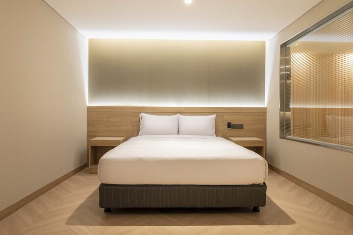Room 6 of 144