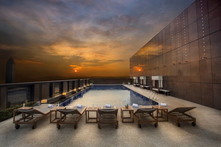 Hotel with Pool