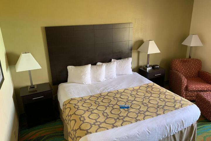 1 King Bed (1 of 7)