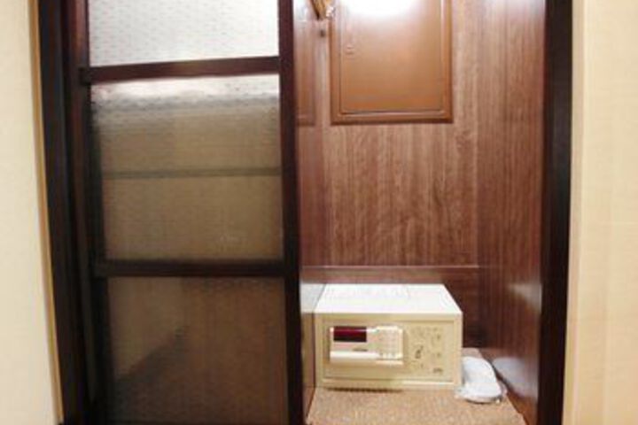 Room 72 of 82