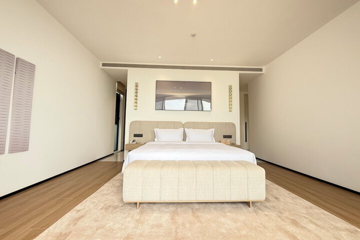 Room 18 of 163