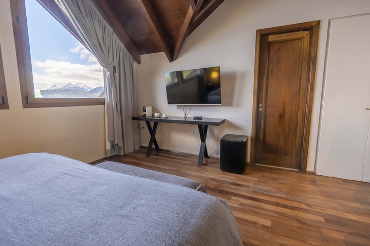 Room 4 of 55