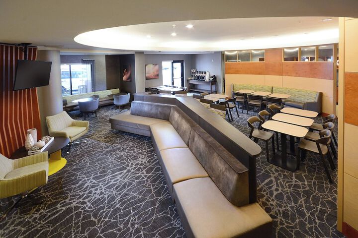 Lobby lounge