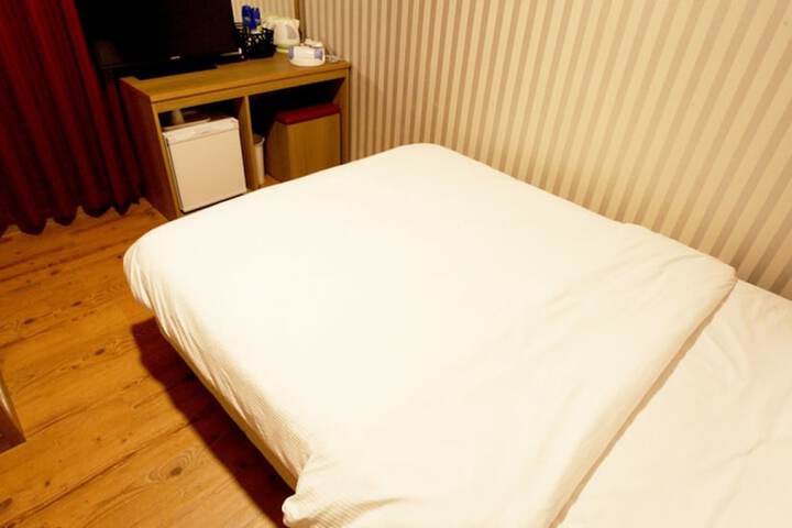 Room 9 of 28