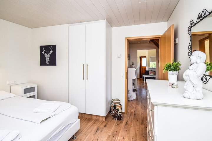 Room 8 of 32