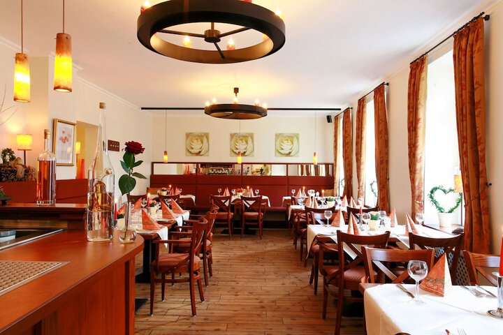 Dining 33 of 42