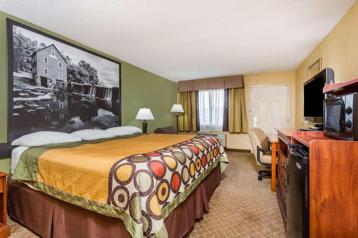 1 King Bed (5 of 12)