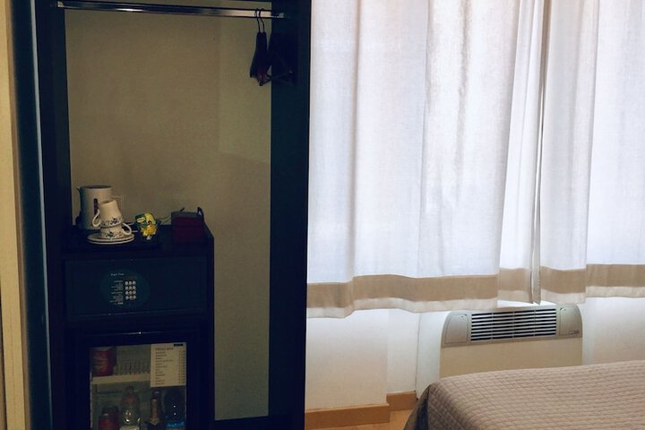 Room 16 of 36