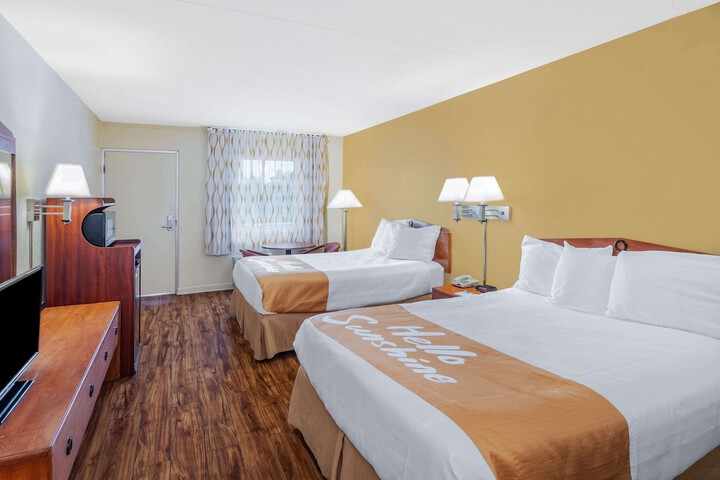 2 Double Beds (2 of 10)