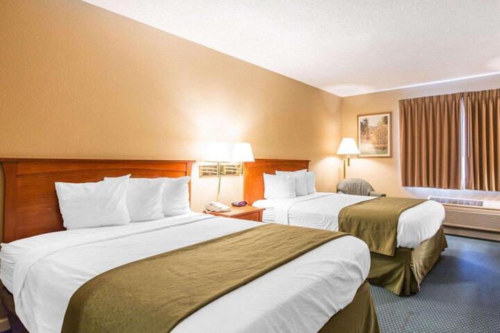 1 King Bed (1 of 10)