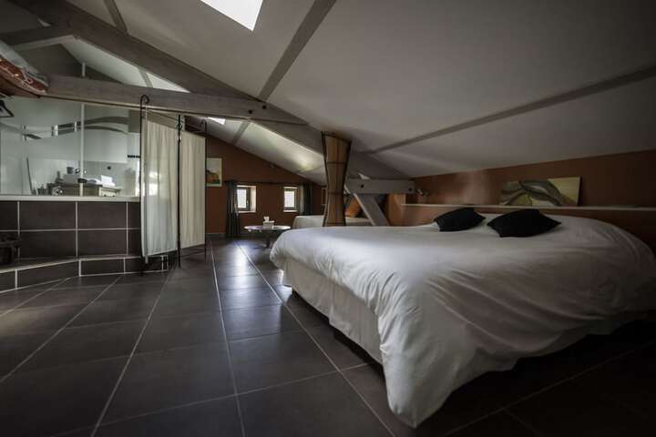 Room 27 of 39