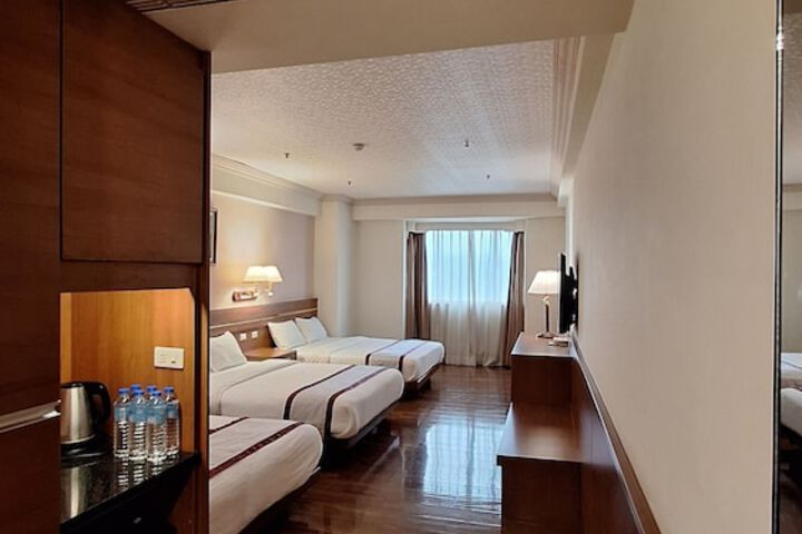 Room 35 of 74