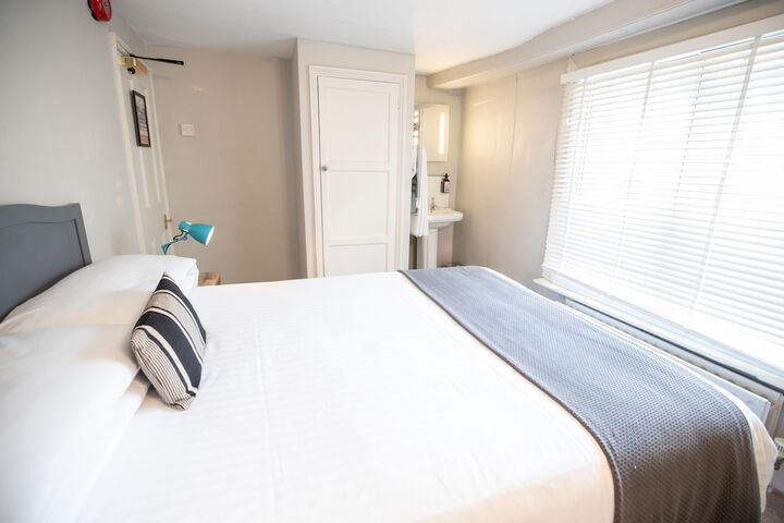 Room 7 of 27